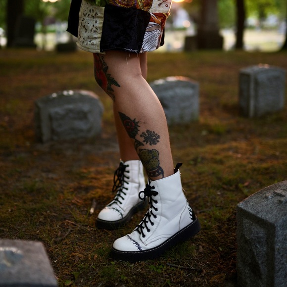 ⛓️BARBED FLAME BOOTS⛓️ - Picture 1 of 6